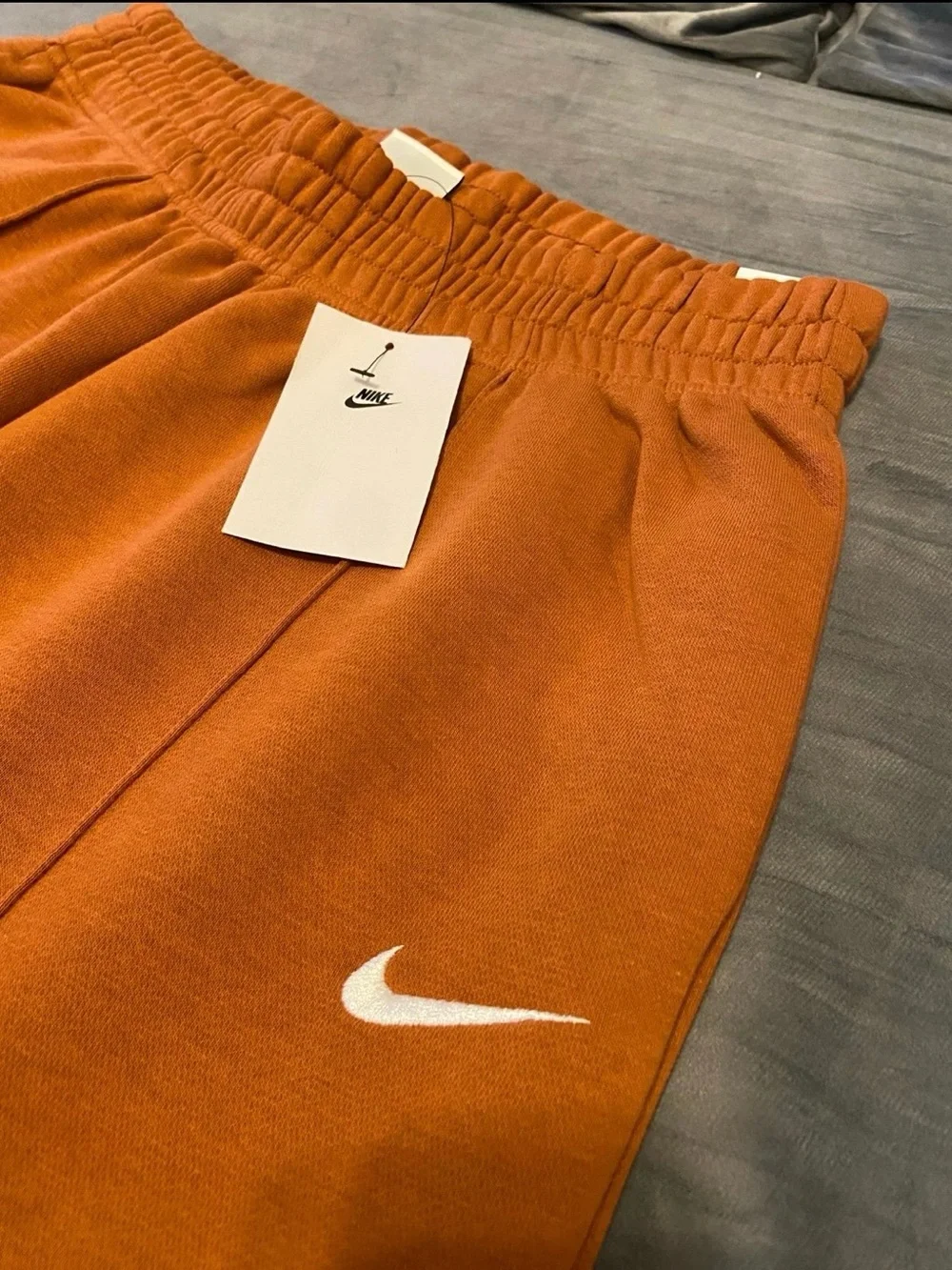 Nike Women’s Loose Fit Mid Rise Sweatpants Medium